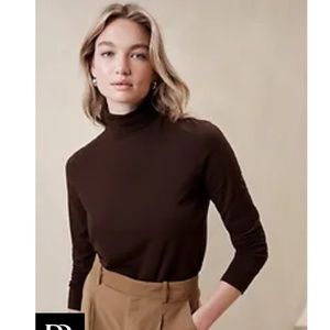SOLD NWT Timeless Turtleneck XS Banana Republic in costa coffee
